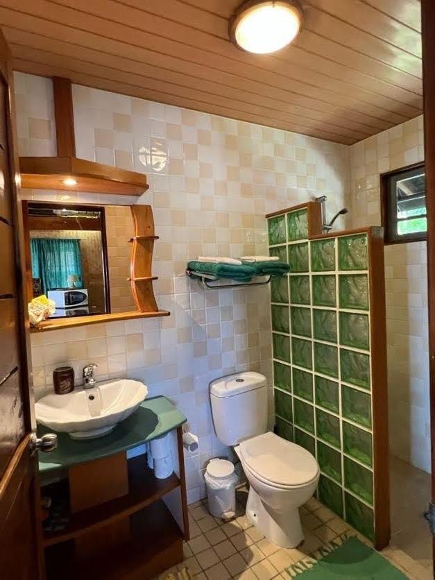 Tehuarupe Surf Studios Haapiti Luaran gambar