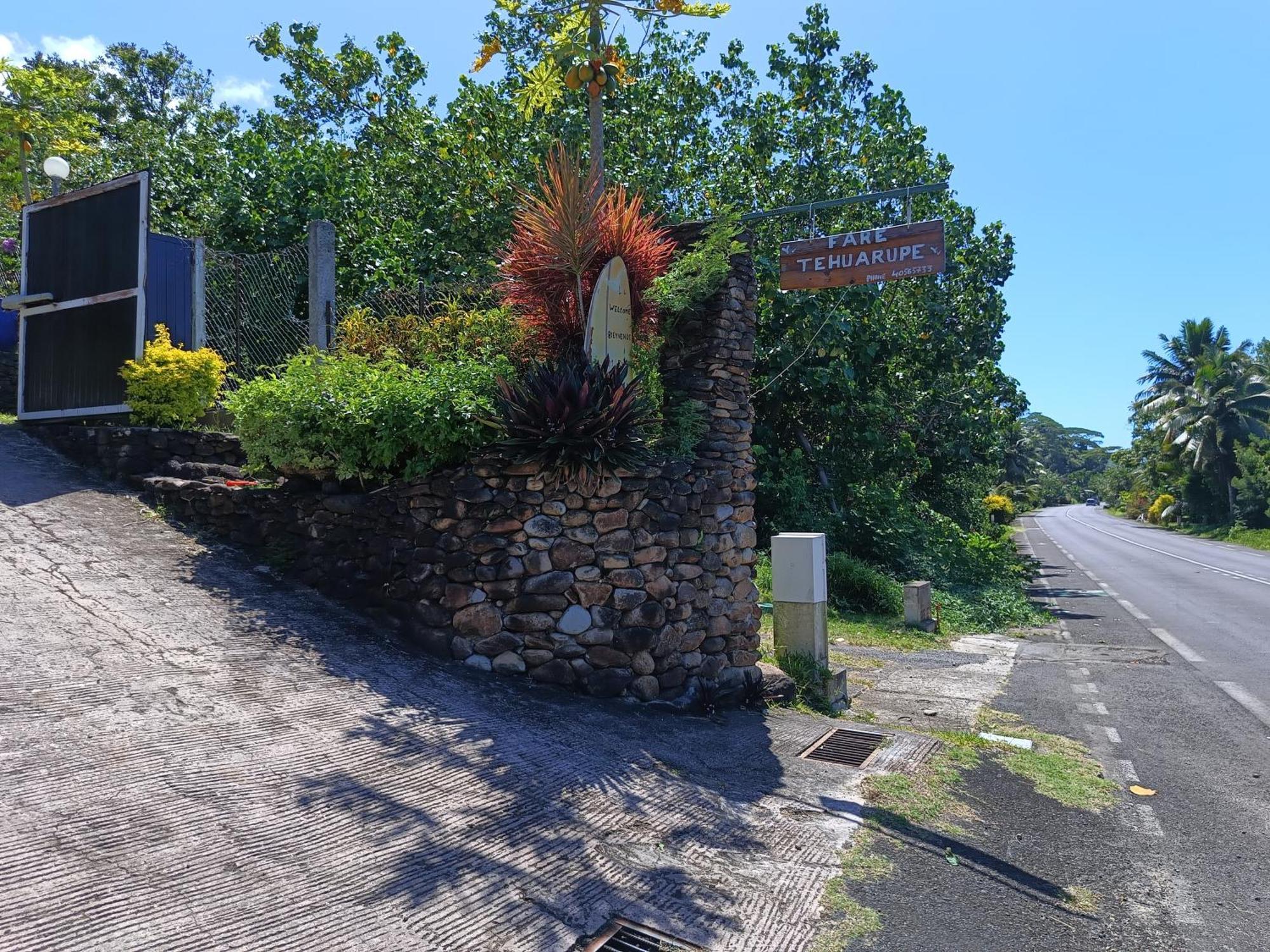 Tehuarupe Surf Studios Haapiti Luaran gambar