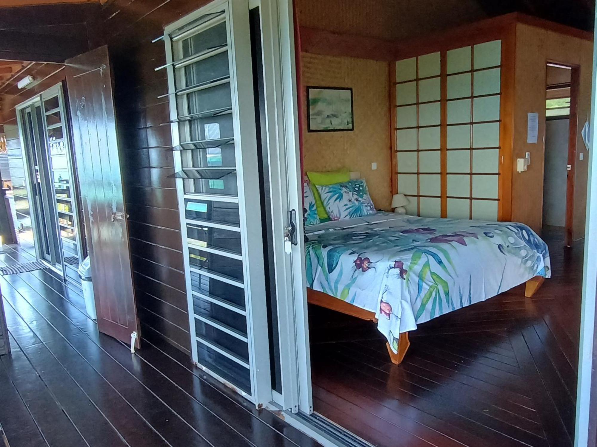 Tehuarupe Surf Studios Haapiti Luaran gambar