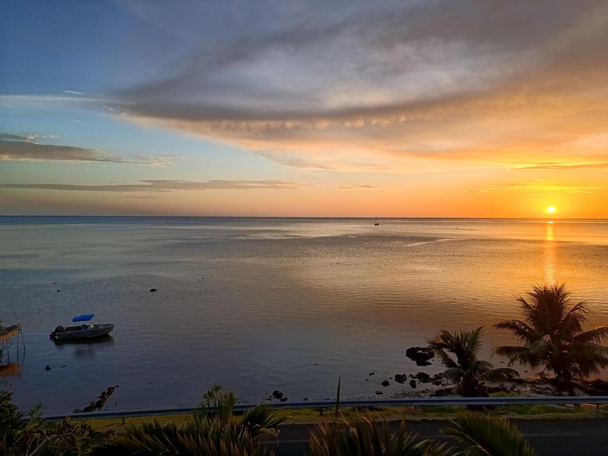 Tehuarupe Surf Studios Haapiti Luaran gambar